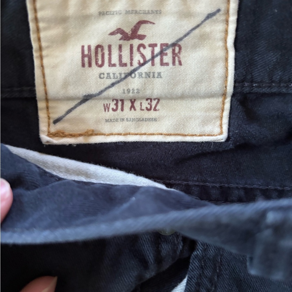 Hollister Men's Relaxed Fit Jeans in Dark Blue - Picture 2 of 3